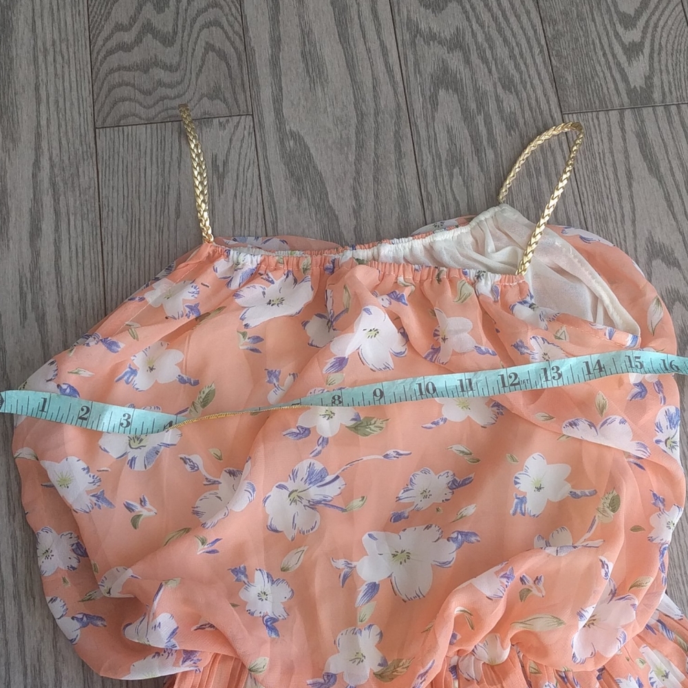 Beautiful mini dress 🌼🌹🍀 - Picture 7 of 10